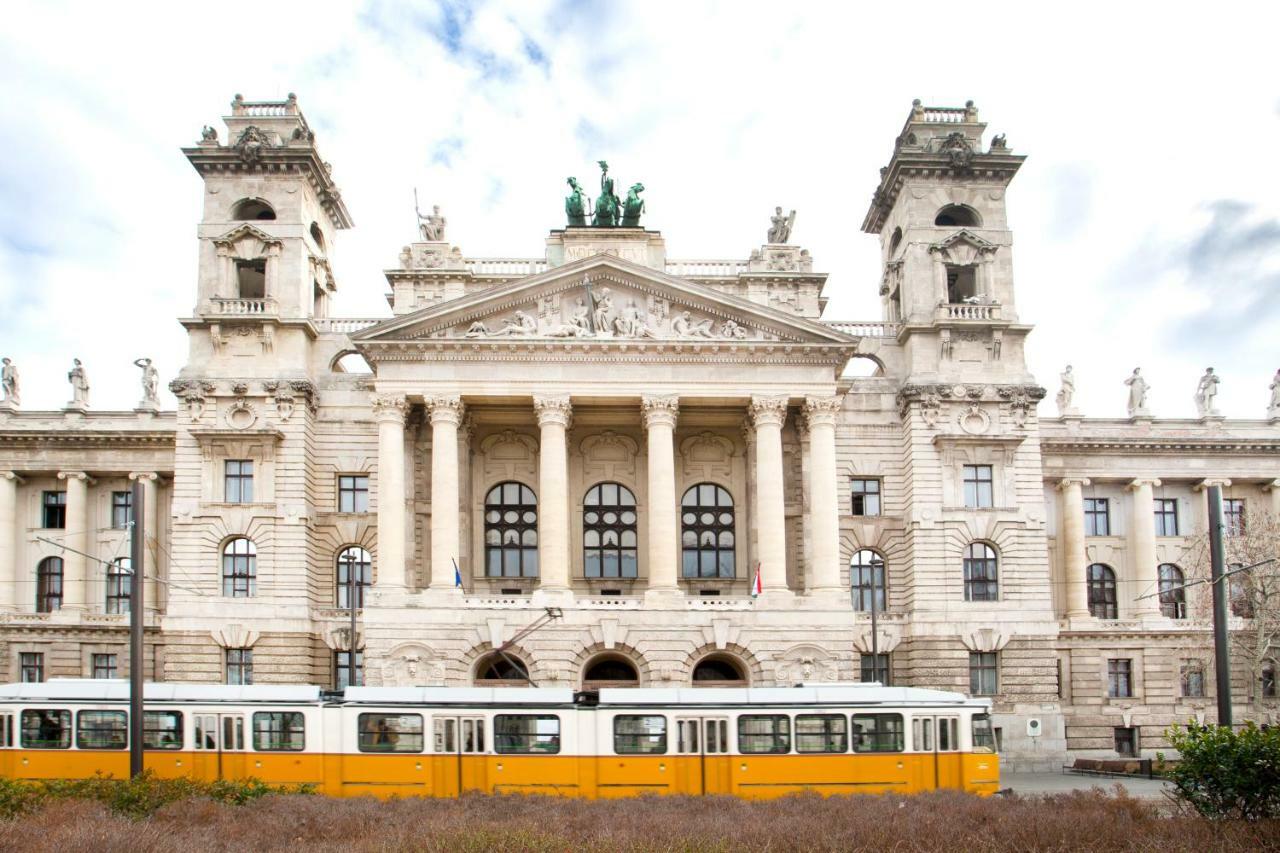Atlanta Apartment Is In The Heart Of Budapeste Exterior foto